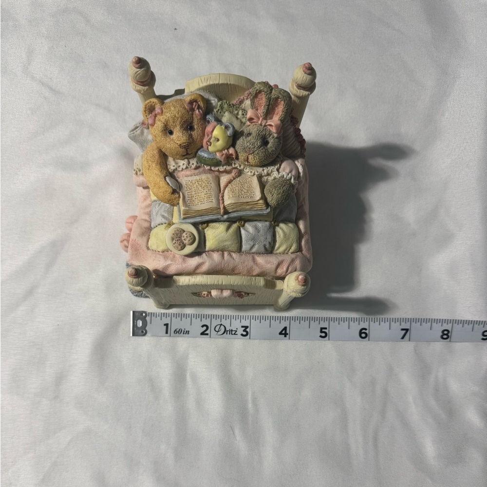 FIGI Snuggle Buddies “Tucked In Bed” Figurine Music Box – 1990s - Picture 10 of 11
